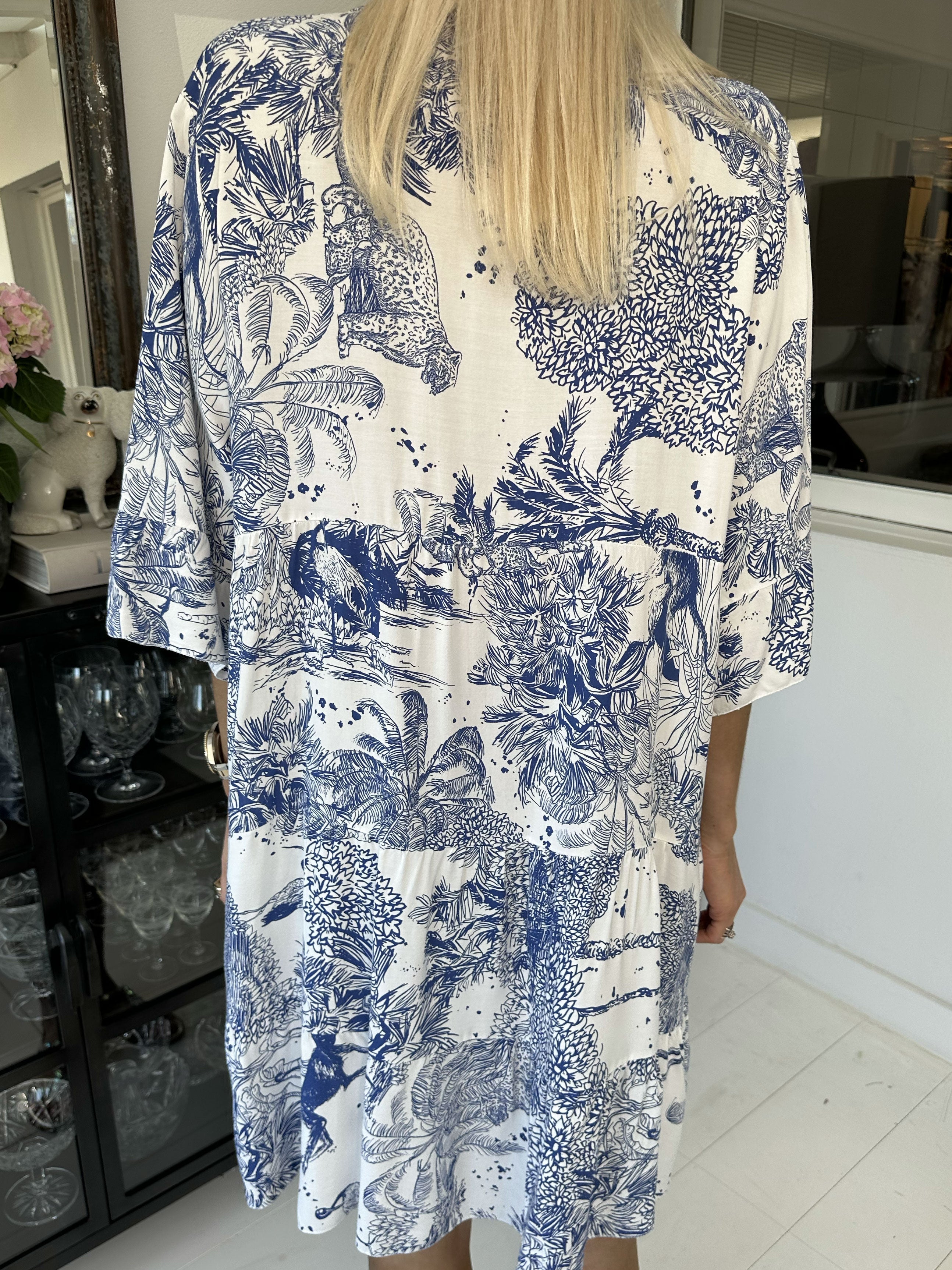 Abbie - Söt klänning med djungeltema